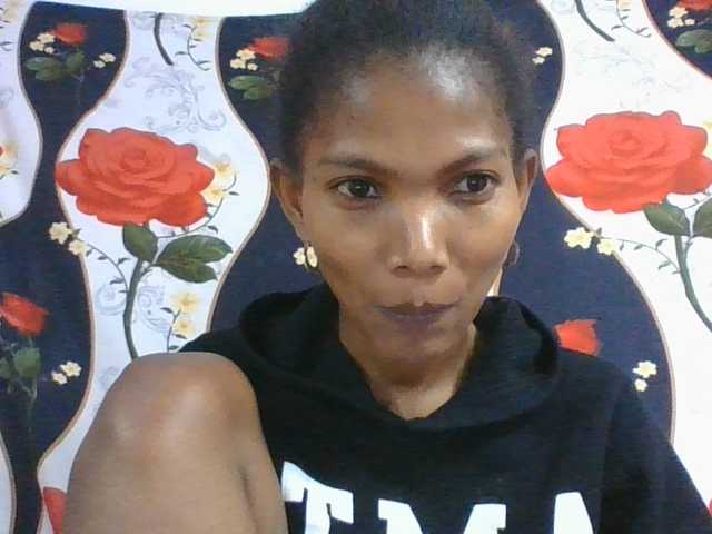 Lyah7a live cam on BongaCams