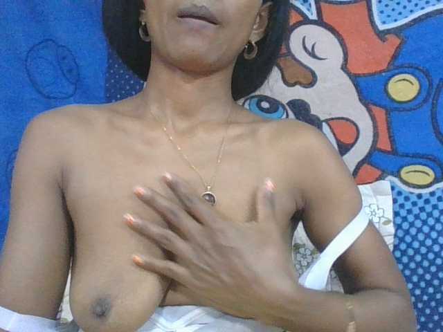 Lyah7a live cam on BongaCams