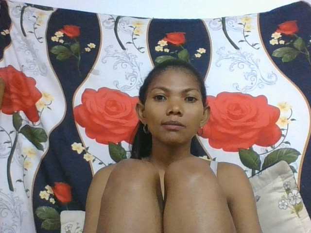 Lyah7a live cam on BongaCams