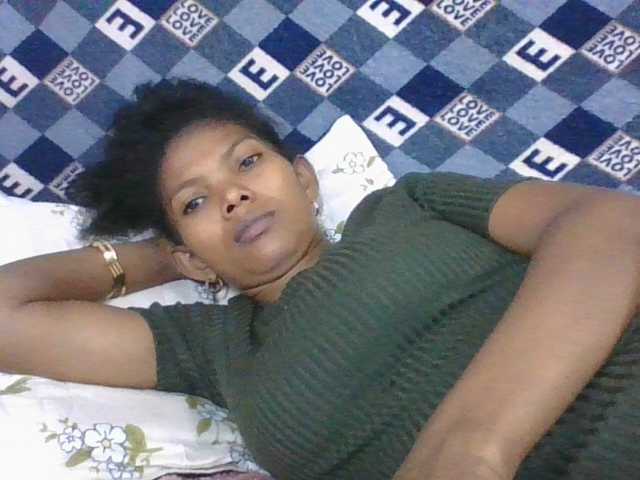 Lyah7a live cam on BongaCams