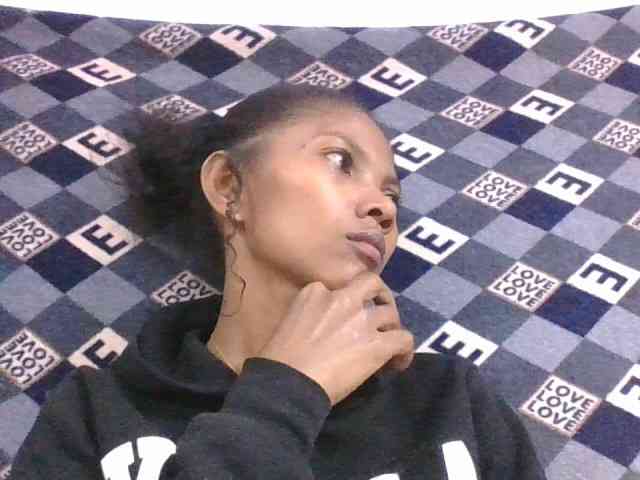 Modella: Lyah7a