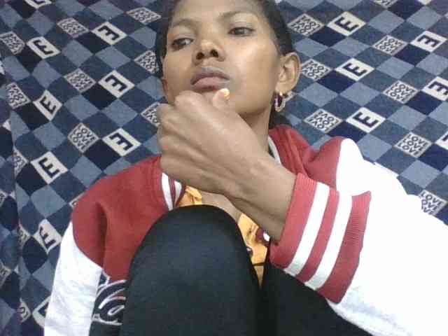 Modella: Lyah7a