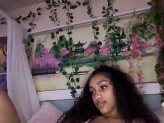 Prettyblackgalll's Live Webcam