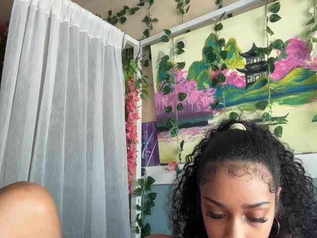 Prettyblackgalll webcam