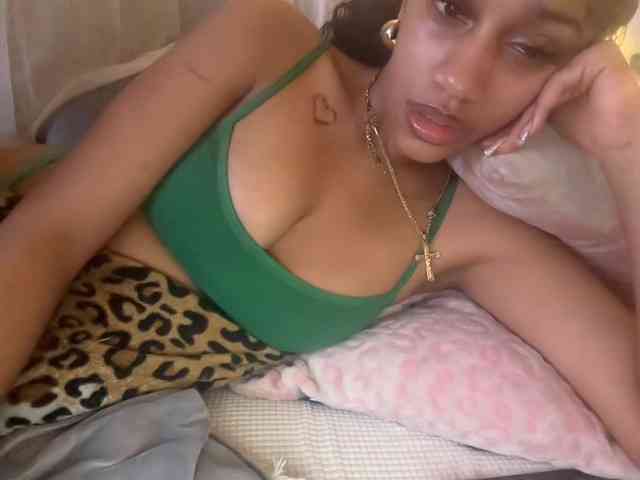 Prettyblackgalll webcam