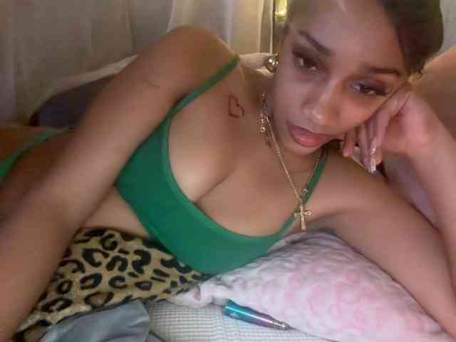 Prettyblackgalll webcam