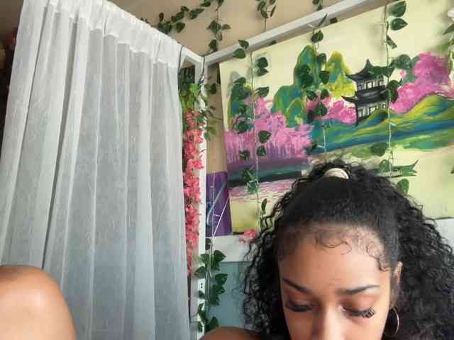 Prettyblackgalll webcam