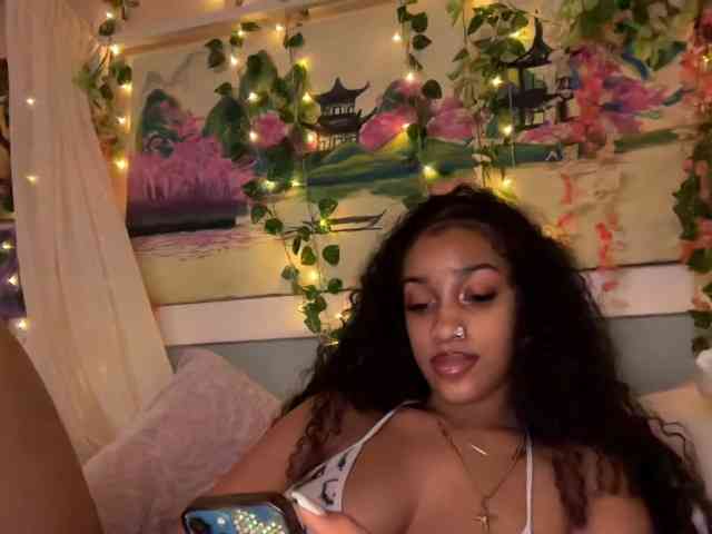 Prettyblackgalll webcam
