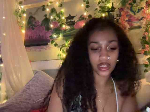 Prettyblackgalll webcam