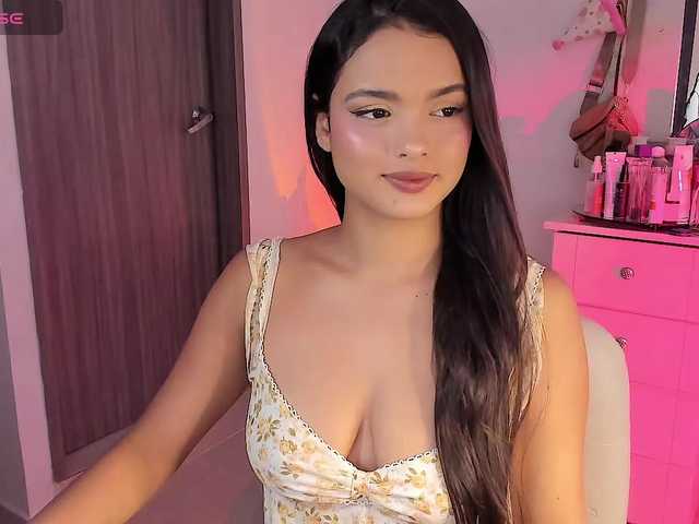 Rosth1 es otra camgirl española disponible en vivo