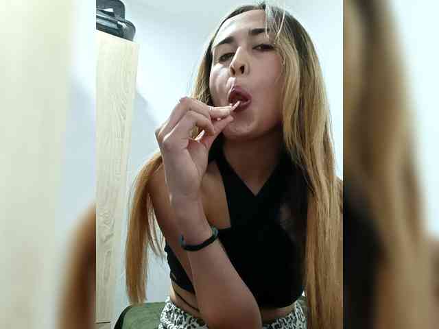 Velvet-Luna08x webcam