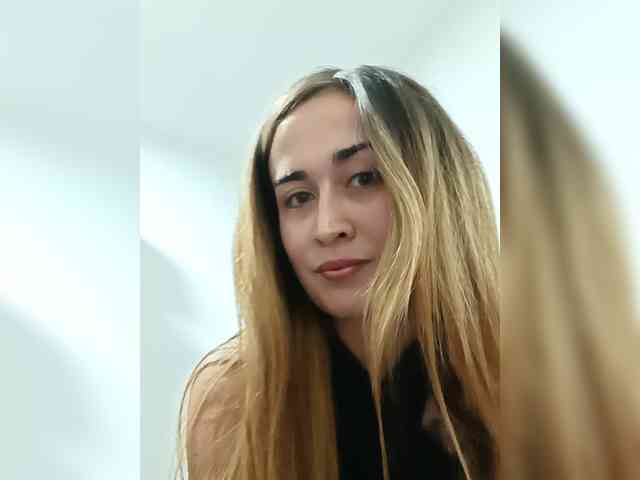 Velvet-Luna08x webcam