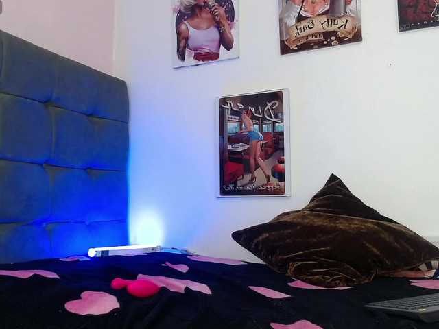 nicole-bigboobs live cam on BongaCams