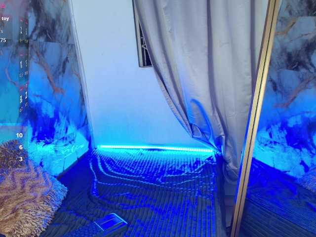 nicole-bigboobs's BongaCams show and profile