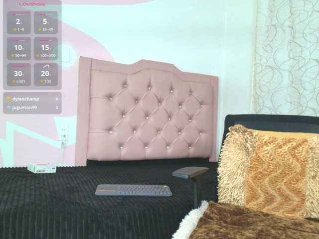 nicole-bigboobs live cam on BongaCams