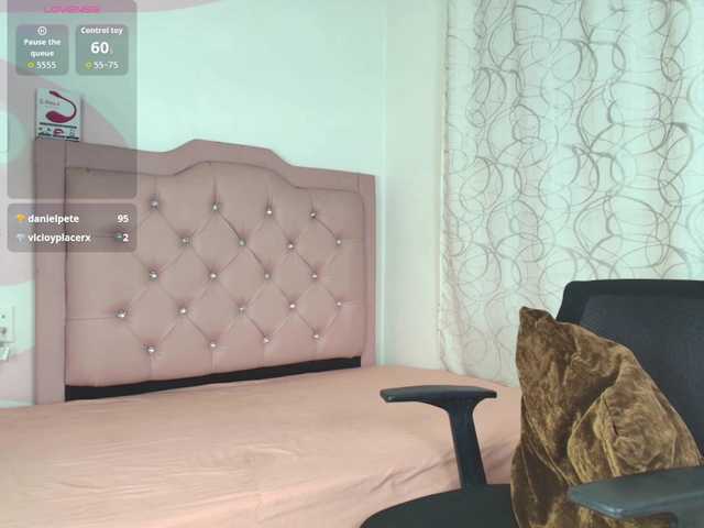 nicole-bigboobs live cam on BongaCams