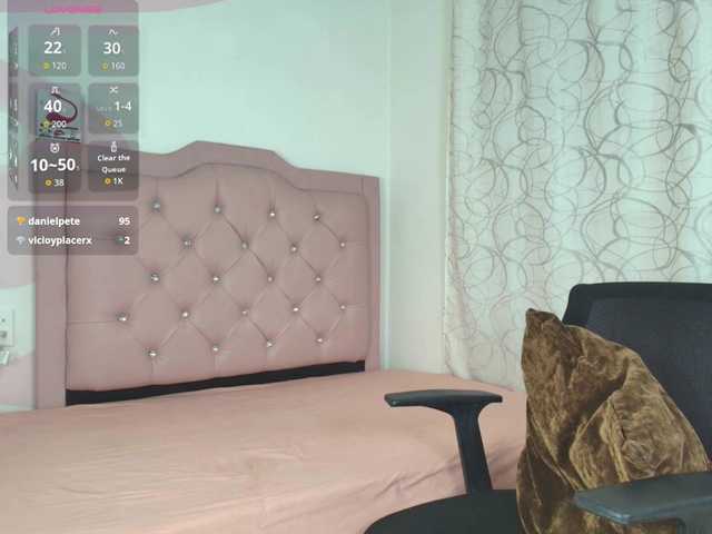 nicole-bigboobs live cam on BongaCams