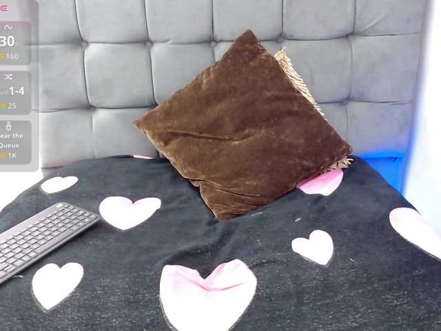 nicole-bigboobs live cam on BongaCams