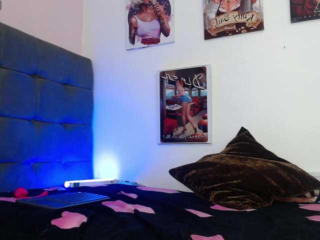 nicole-bigboobs live cam on BongaCams