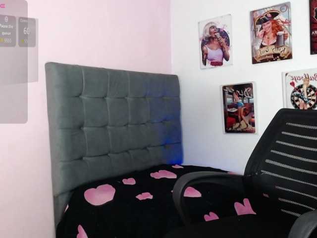 nicole-bigboobs live cam on BongaCams