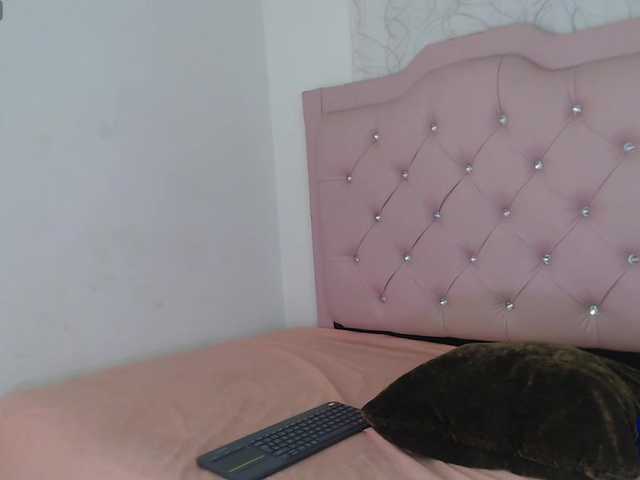 nicole-bigboobs live cam on BongaCams