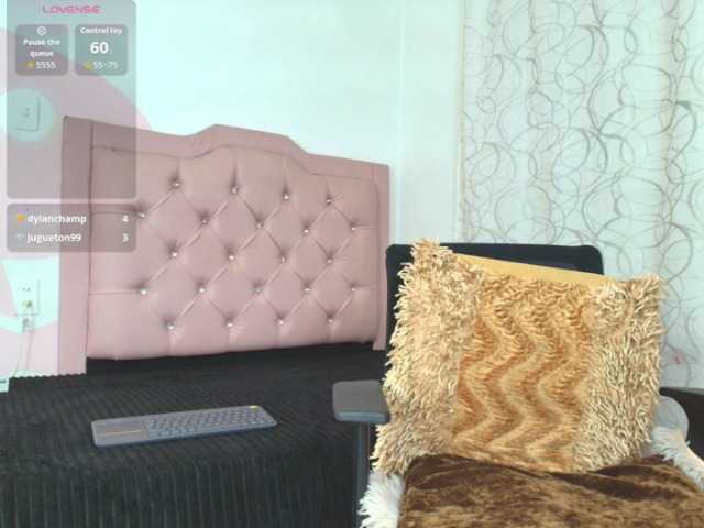 nicole-bigboobs live cam on BongaCams