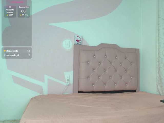 nicole-bigboobs live webcam show
