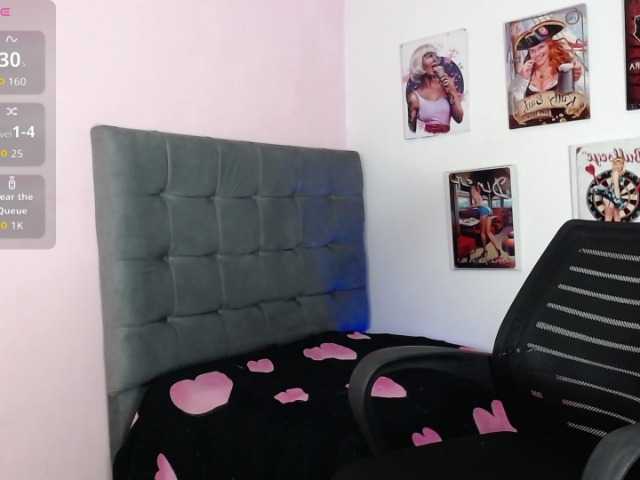nicole-bigboobs live webcam show