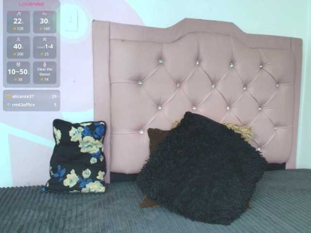 nicole-bigboobs live cam on BongaCams