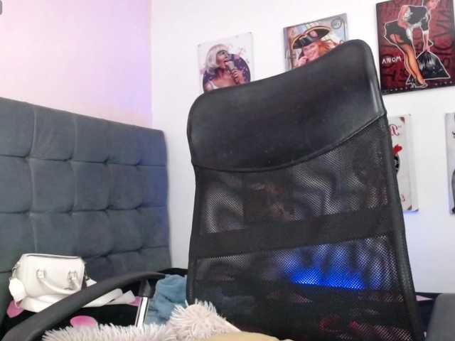 nicole-bigboobs live cam on BongaCams