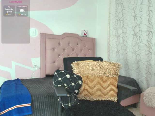 nicole-bigboobs live cam on BongaCams