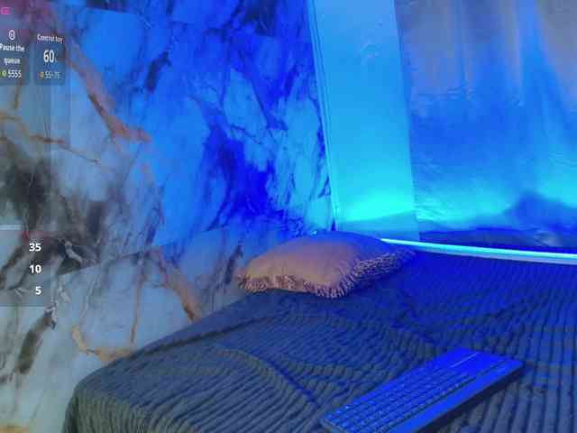 nicole-bigboobs webcam