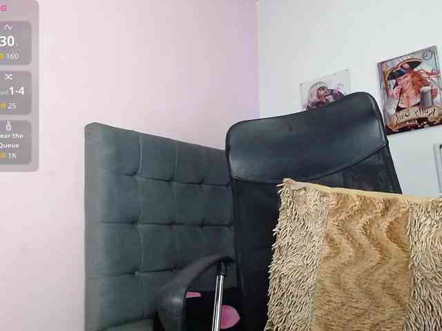 nicole-bigboobs webcam