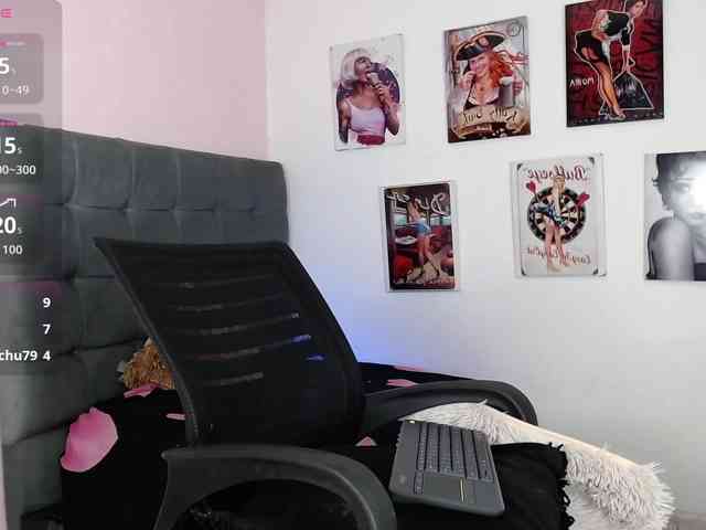 nicole-bigboobs webcam