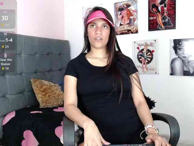 nicole-bigboobs webcam