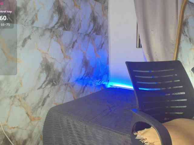 nicole-bigboobs webcam