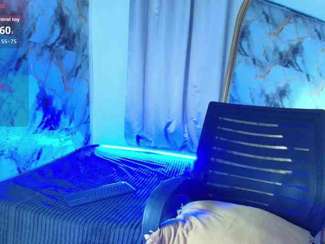 nicole-bigboobs webcam