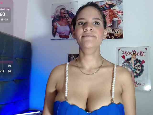 nicole-bigboobs webcam
