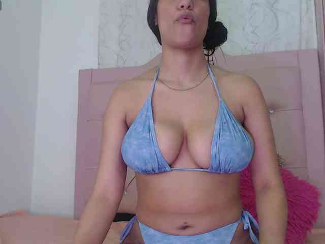 nicole-bigboobs webcam