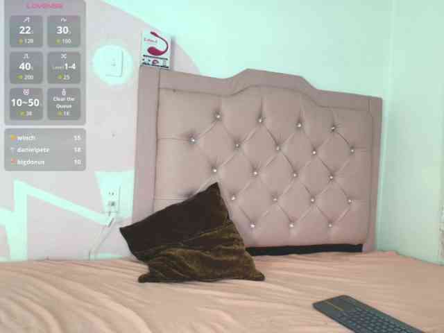 nicole-bigboobs webcam