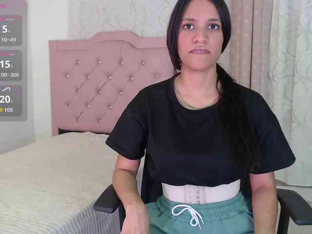nicole-bigboobs webcam