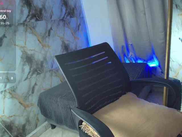 nicole-bigboobs webcam