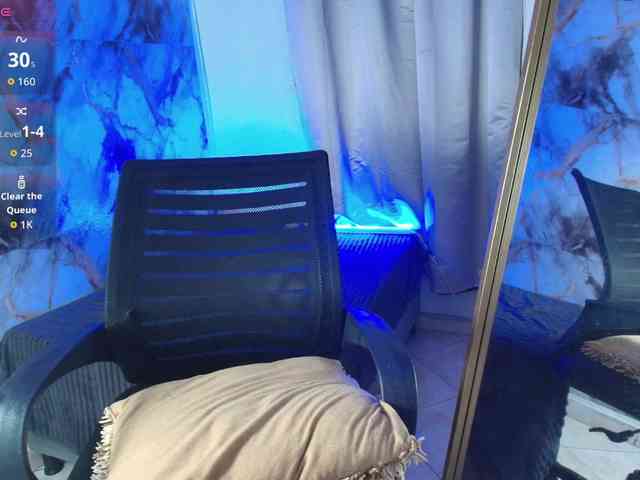 nicole-bigboobs webcam