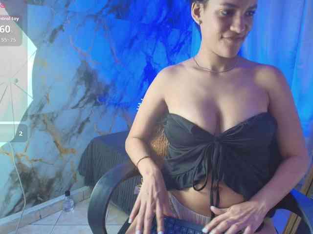 nicole-bigboobs webcam