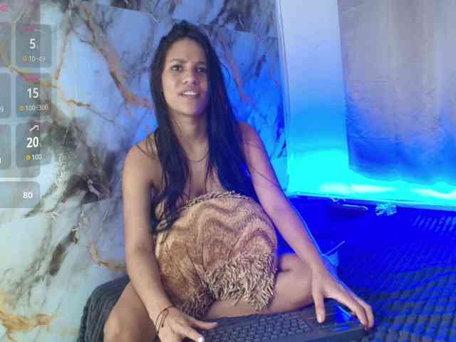 nicole-bigboobs webcam