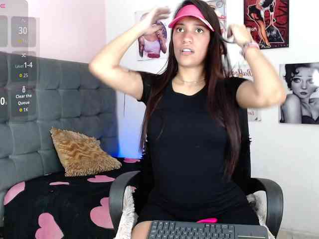 nicole-bigboobs webcam