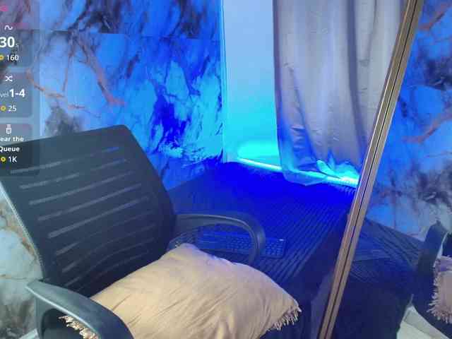 nicole-bigboobs webcam