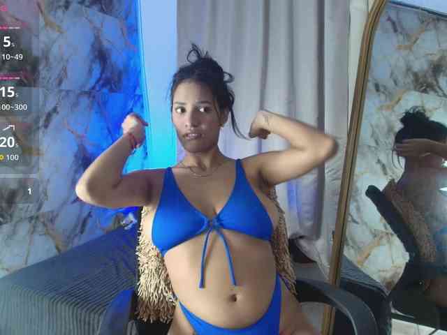 nicole-bigboobs webcam