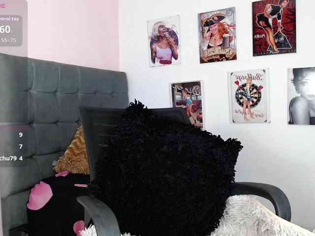 nicole-bigboobs webcam