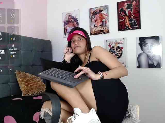 nicole-bigboobs webcam